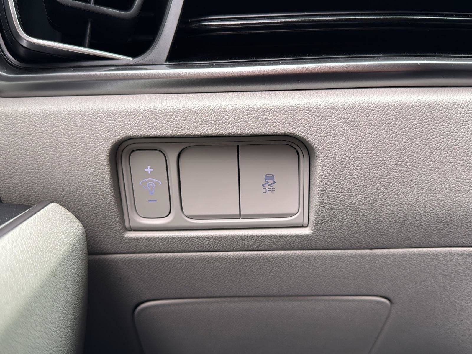 Used 2025 Kia Sorento S w/ Panoramic Sunroof Package FWD image 14