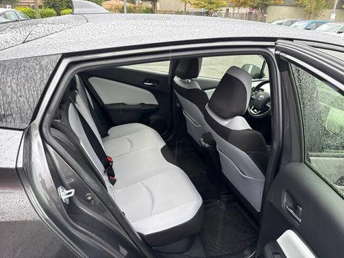 Used 2020 Toyota Prius LE AWD/4WD image 25