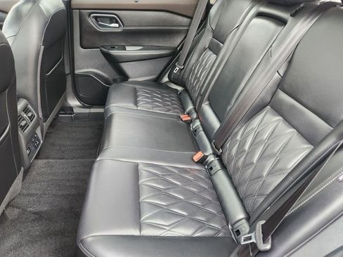 Used 2022 Nissan Rogue Platinum w/ Head-Up Display Package image 12