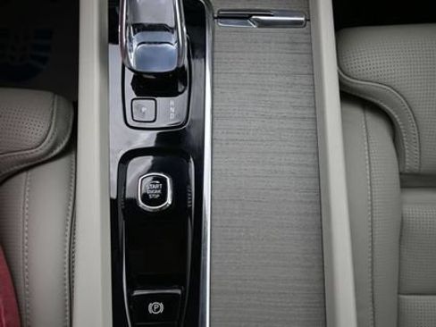 Used 2023 Volvo XC60 B5 Ultimate w/ Protection Package Premier AWD/4WD image 11