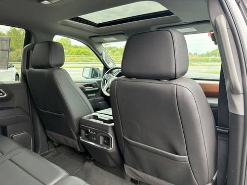 Used 2025 GMC Sierra 1500 Denali w/ Denali Reserve Package AWD/4WD image 17