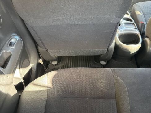 Used 2011 Nissan Juke SV FWD image 22