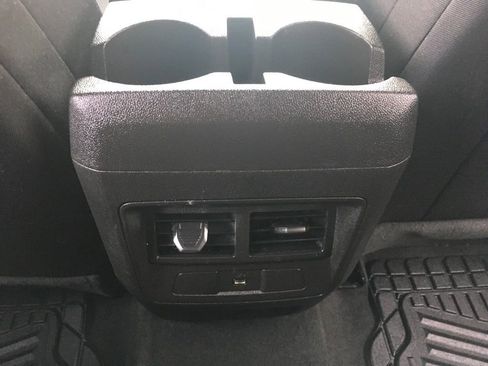 Used 2024 Chevrolet Colorado LT w/ LT Convenience Package image 15