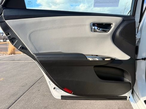 Used 2018 Toyota Avalon XLE Premium image 21