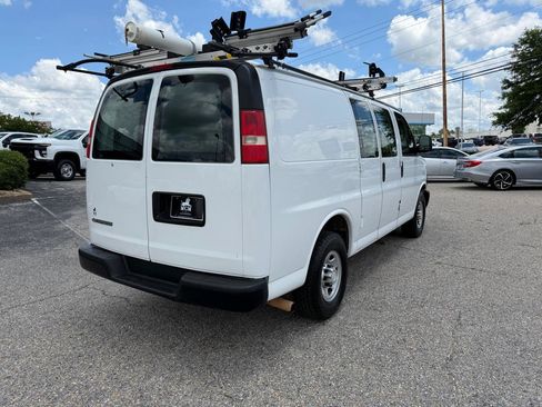 Used 2017 Chevrolet Express 2500 RWD image 16