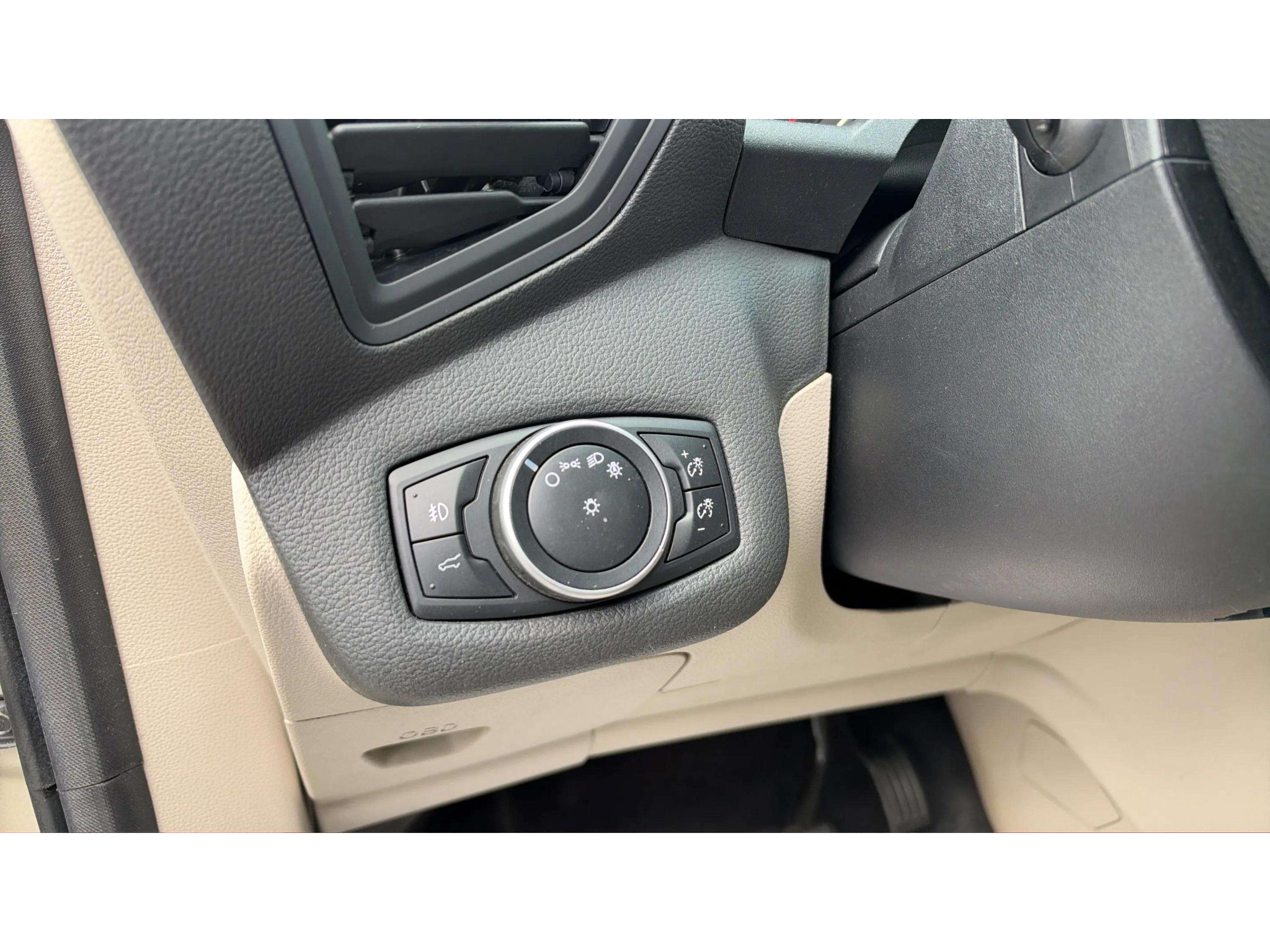 Used 2017 Ford Escape SE w/ SE Cold Weather Package AWD/4WD image 18