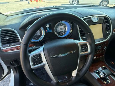 Used 2014 Chrysler 300 image 10