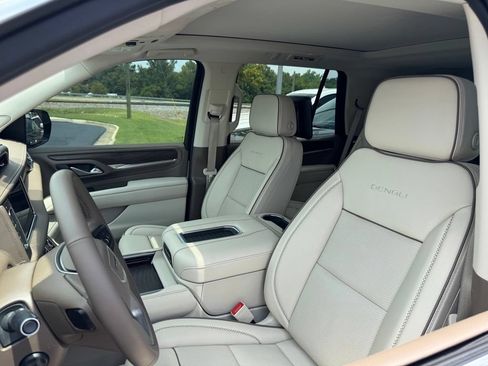 Used 2024 GMC Yukon Denali AWD/4WD image 9