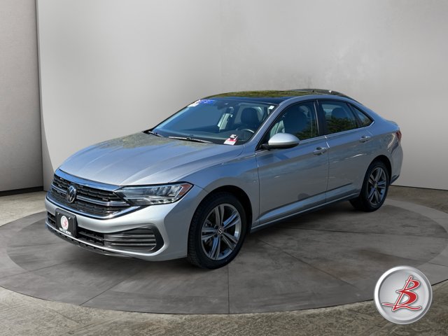 Used 2024 Volkswagen Jetta SE FWD image 3