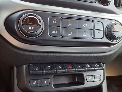 Used 2022 Chevrolet Colorado ZR2 AWD/4WD image 9
