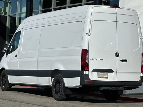 New 2024 Mercedes-Benz eSprinter 170 Cargo image 4