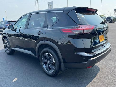 Used 2025 Nissan Rogue SV FWD image 5