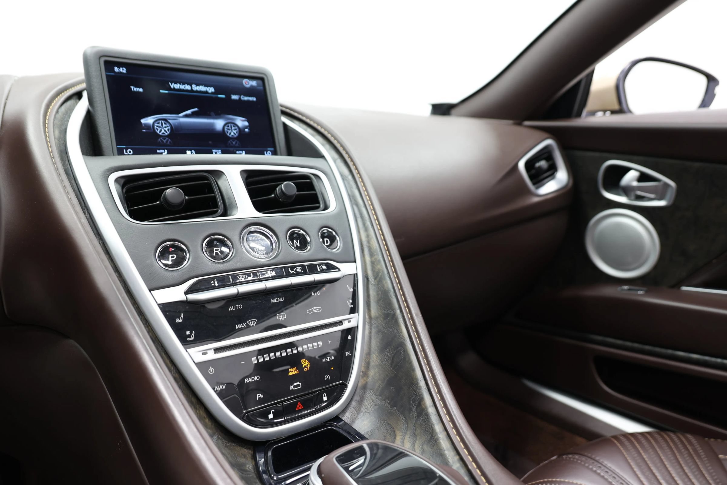 Used 2019 Aston Martin DB11 Volante RWD image 47