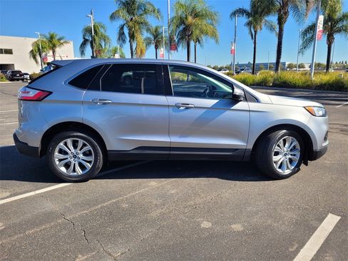 Used 2022 Ford Edge Titanium image 3