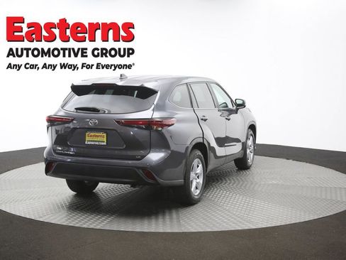 Used 2024 Toyota Highlander LE FWD image 40