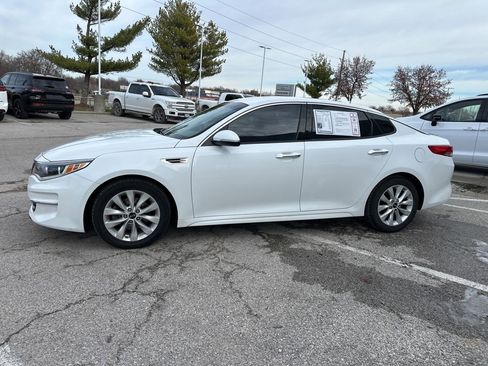 Used 2017 Kia Optima EX image 16
