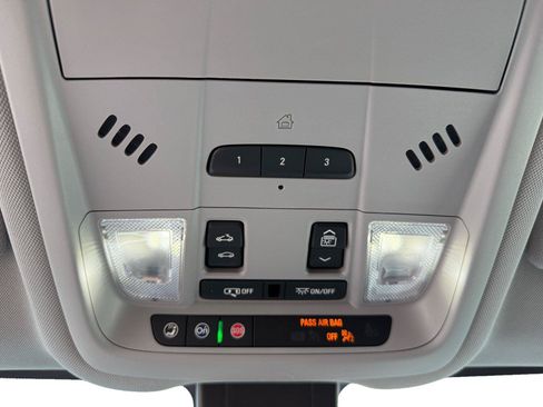 Used 2024 Chevrolet Equinox Premier AWD/4WD image 17