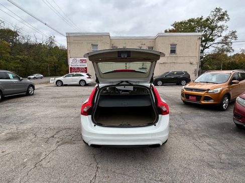 Used 2015 Volvo V60 T5 Premier image 11