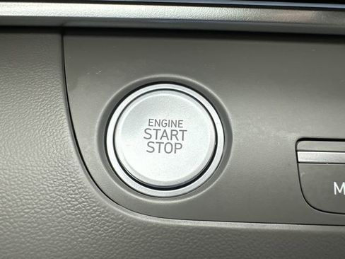 Used 2025 Hyundai Elantra SEL image 37