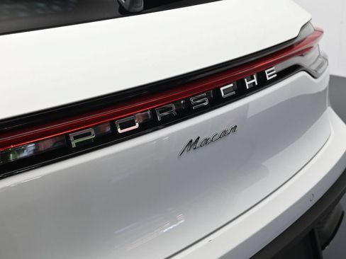 Certified 2026 Porsche Macan AWD/4WD image 28