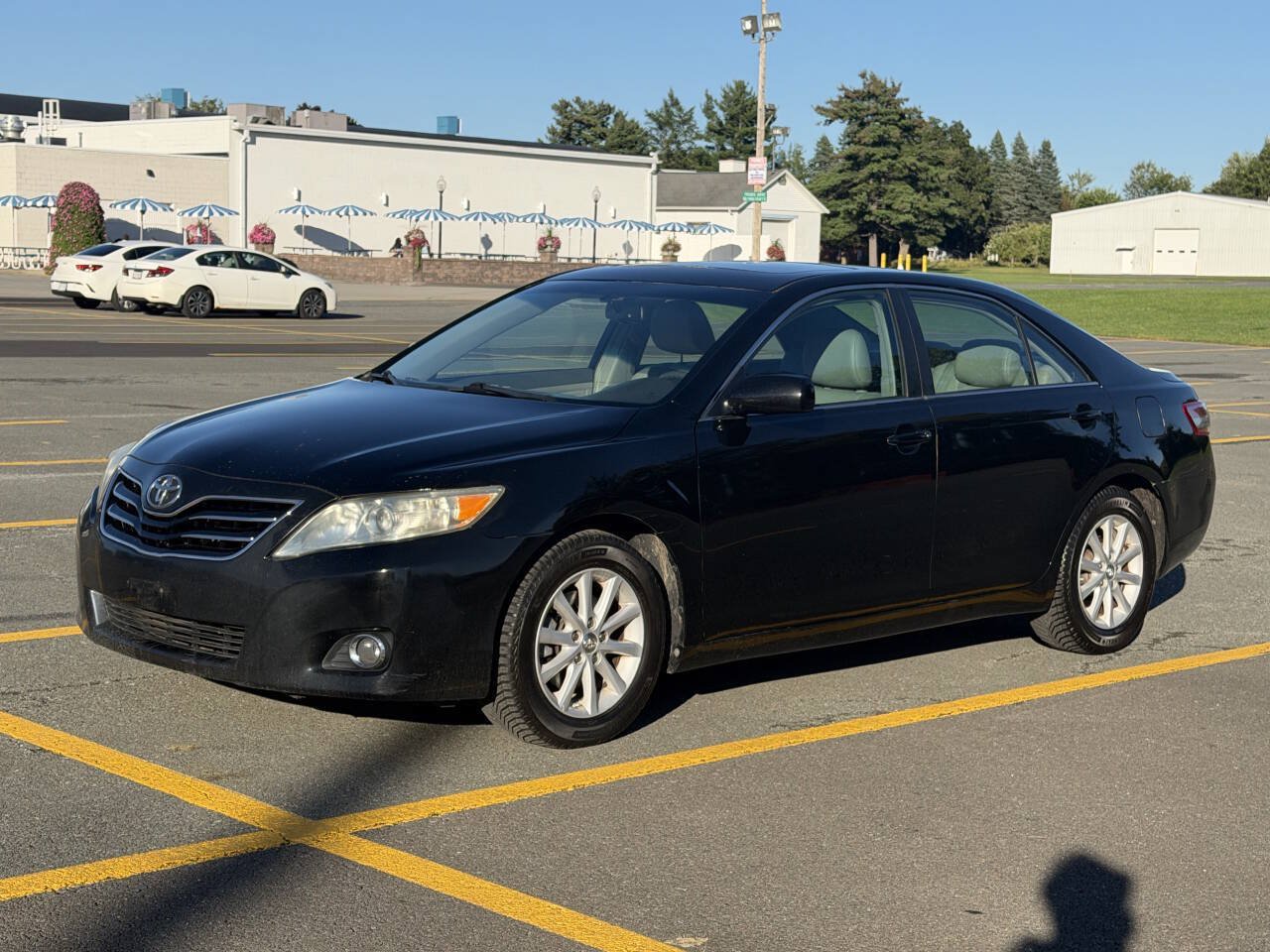 Used 2010 Toyota Camry XLE FWD image 2