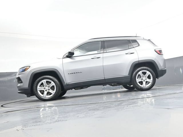Used 2023 Jeep Compass Latitude w/ Sun and Sound Group AWD/4WD image 36