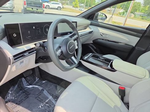 Used 2025 Hyundai Tucson Limited AWD/4WD image 28