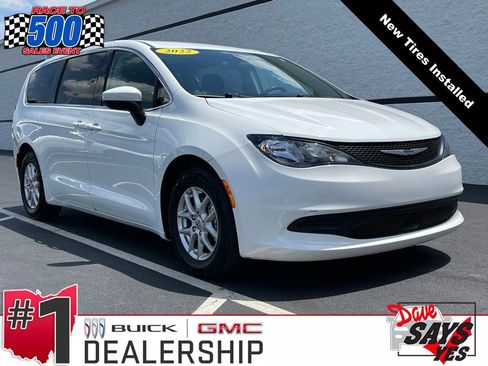 Used 2022 Chrysler Voyager LX FWD image 1