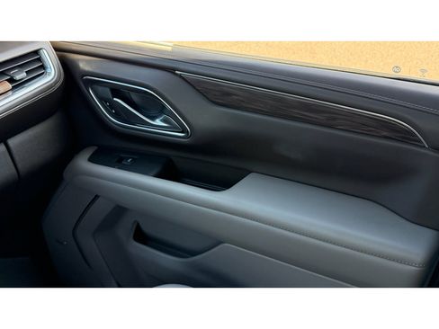 Used 2022 Chevrolet Suburban Z71 w/ Z71 Off-Road Package image 18