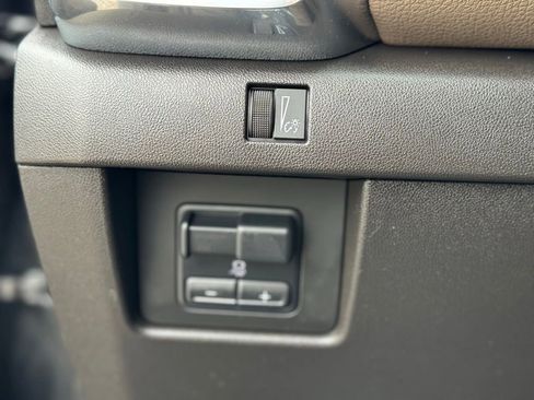 Certified 2023 GMC Canyon Denali w/ Denali Black Edition AWD/4WD image 18