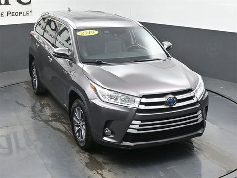 Used 2019 Toyota Highlander XLE image 48