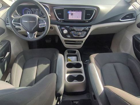 Used 2023 Chrysler Voyager LX FWD image 14