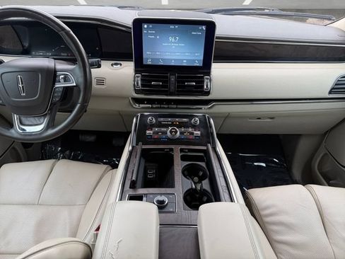 Used 2018 Lincoln Navigator Select w/ Technology Package RWD image 4