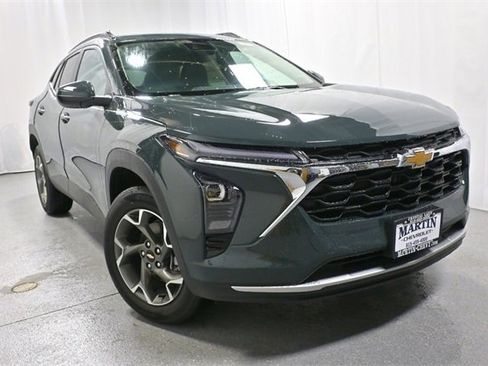 New 2026 Chevrolet Trax LT w/ Driver Confidence Package image 2