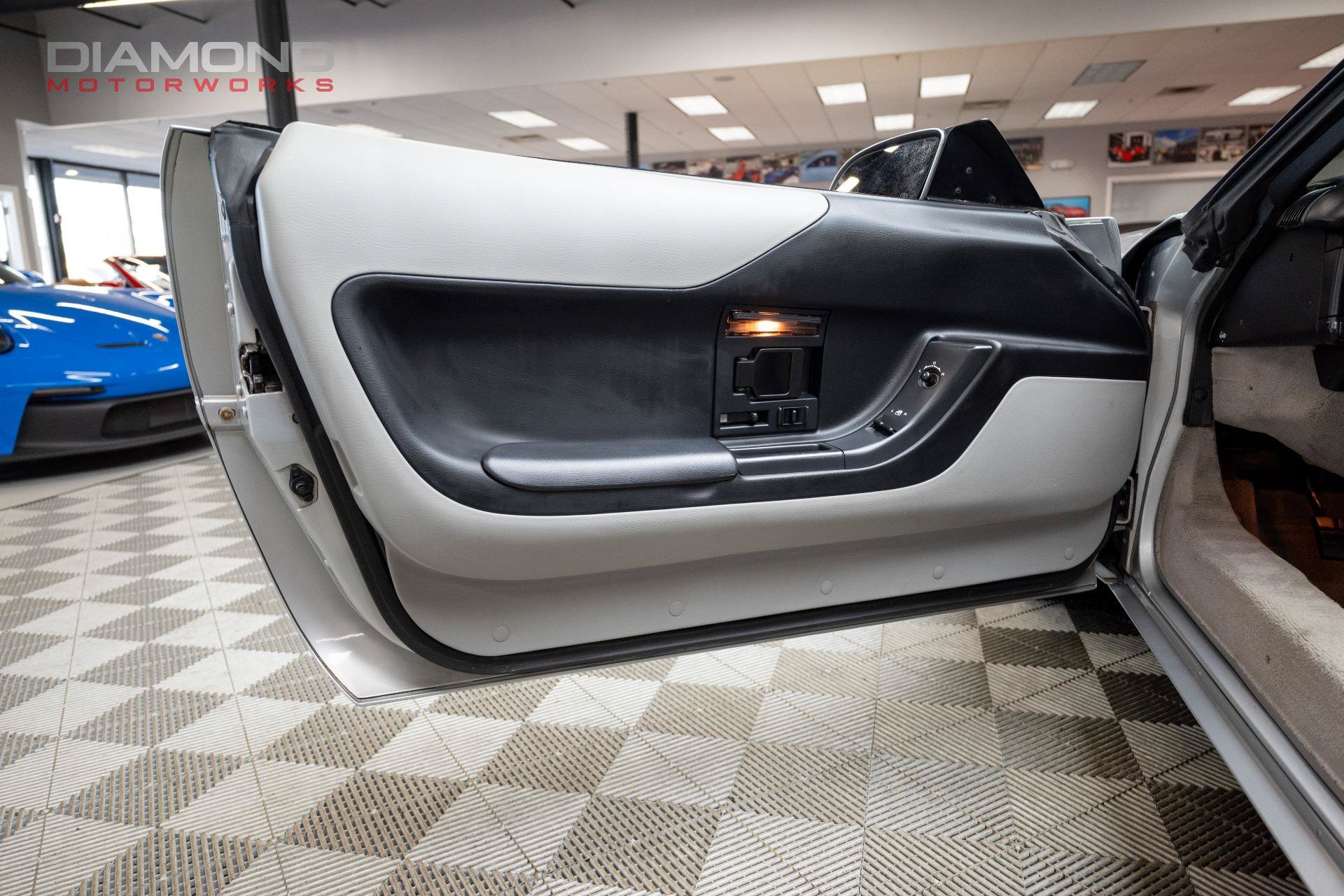 Used 1996 Chevrolet Corvette Convertible RWD image 10
