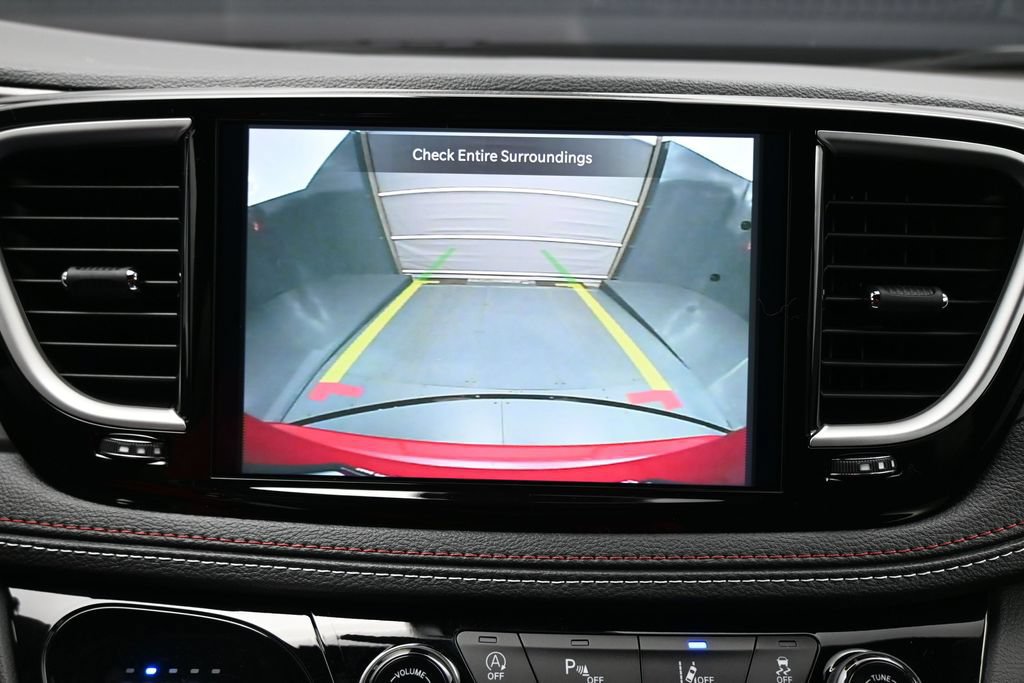 New 2027 Chrysler Pacifica Select FWD image 24