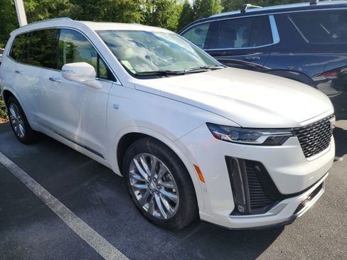 Certified 2021 Cadillac XT6 Premium Luxury FWD image 2