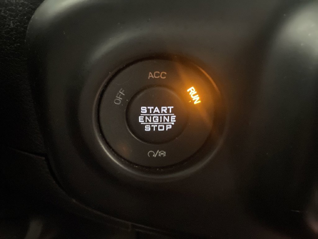Used 2018 Jeep Wrangler Unlimited Sahara AWD/4WD image 11