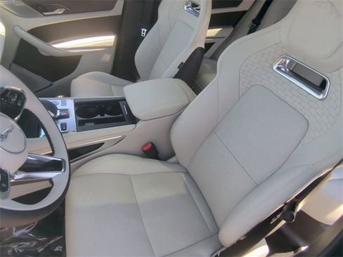 New 2025 Jaguar F-PACE R-Dynamic S image 13