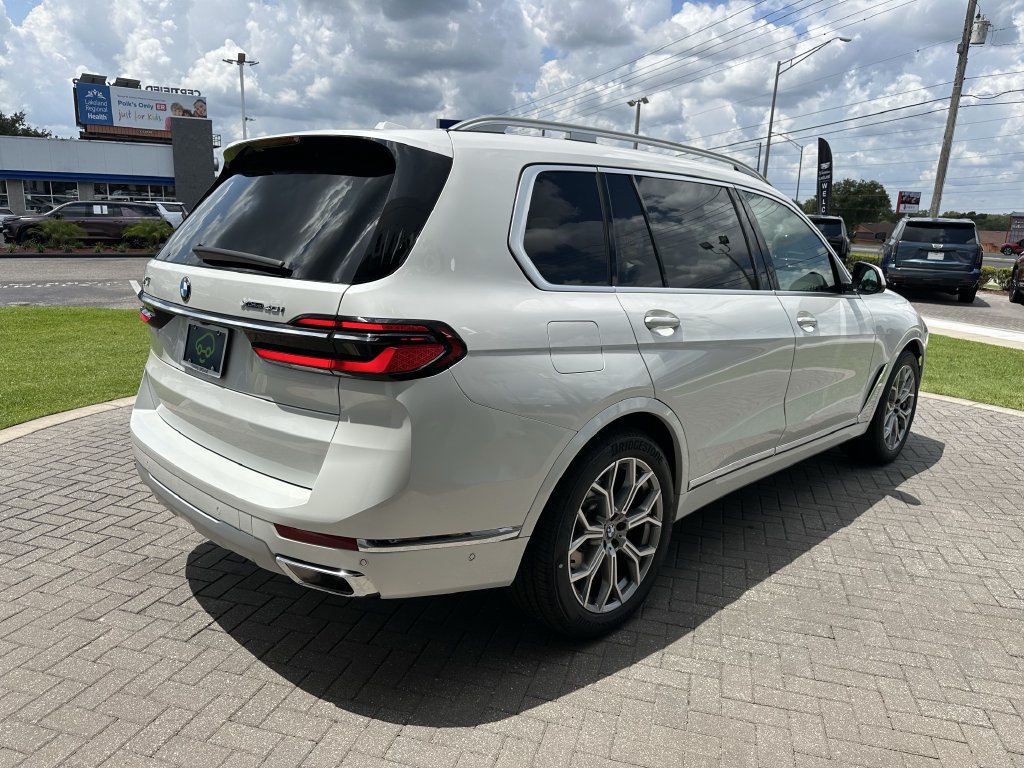 Used 2024 BMW X7 xDrive40i AWD/4WD image 7