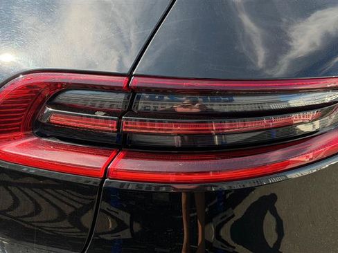 Used 2018 Porsche Macan Turbo AWD/4WD image 14