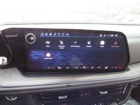 Used 2025 Chevrolet Tahoe LT AWD/4WD image 19