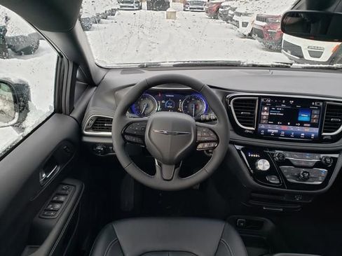 New 2026 Chrysler Pacifica Select w/ S Appearance Package FWD image 9