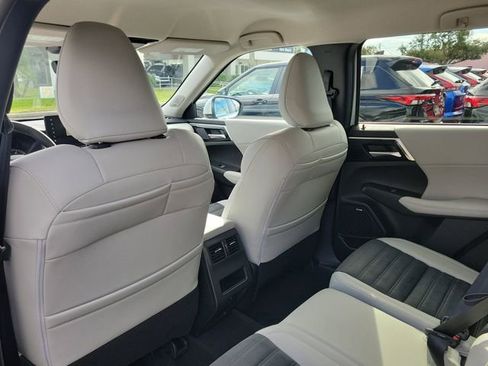 New 2026 Mitsubishi Outlander SE image 15