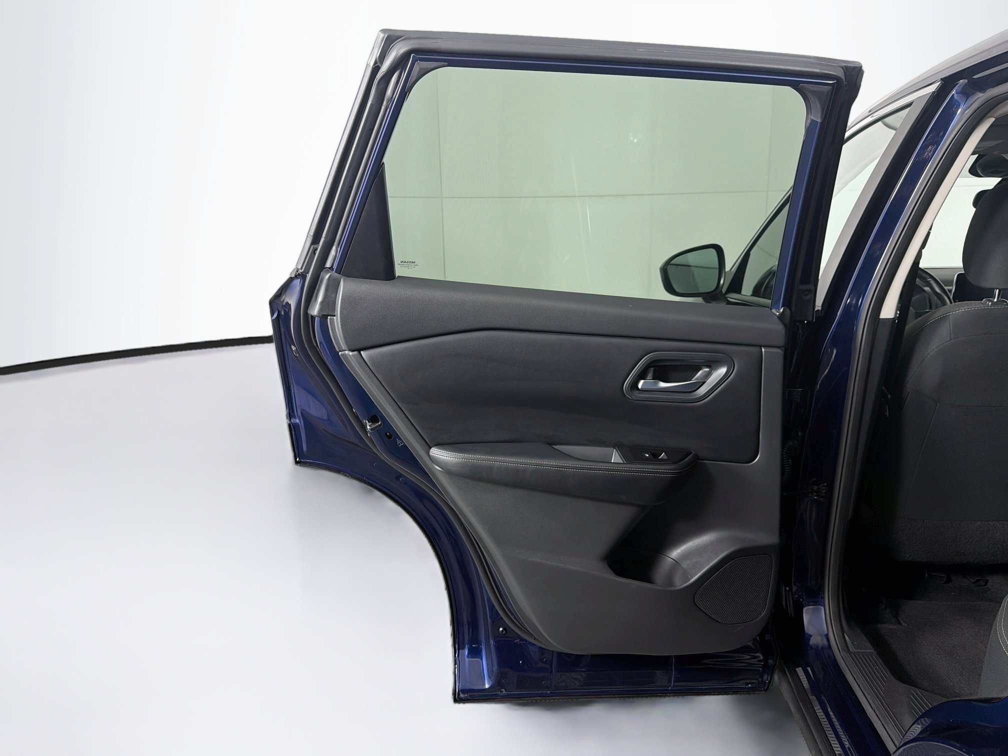 Used 2025 Nissan Rogue SV FWD image 25