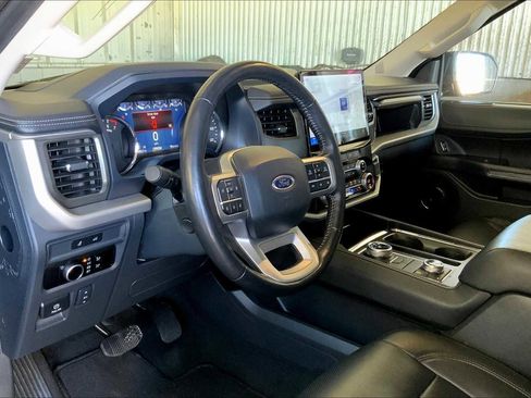Used 2024 Ford Expedition Max XLT image 16
