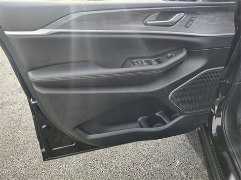 New 2026 Jeep Grand Cherokee Limited image 12