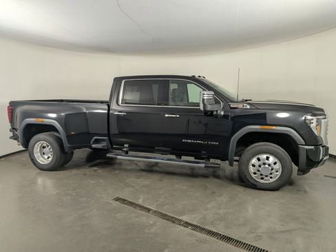 Used 2025 GMC Sierra 3500 Denali w/ Denali Reserve Package image 8