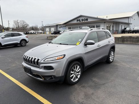 Used 2017 Jeep Cherokee Limited image 18