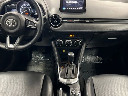Used 2020 Toyota Yaris XLE image 12